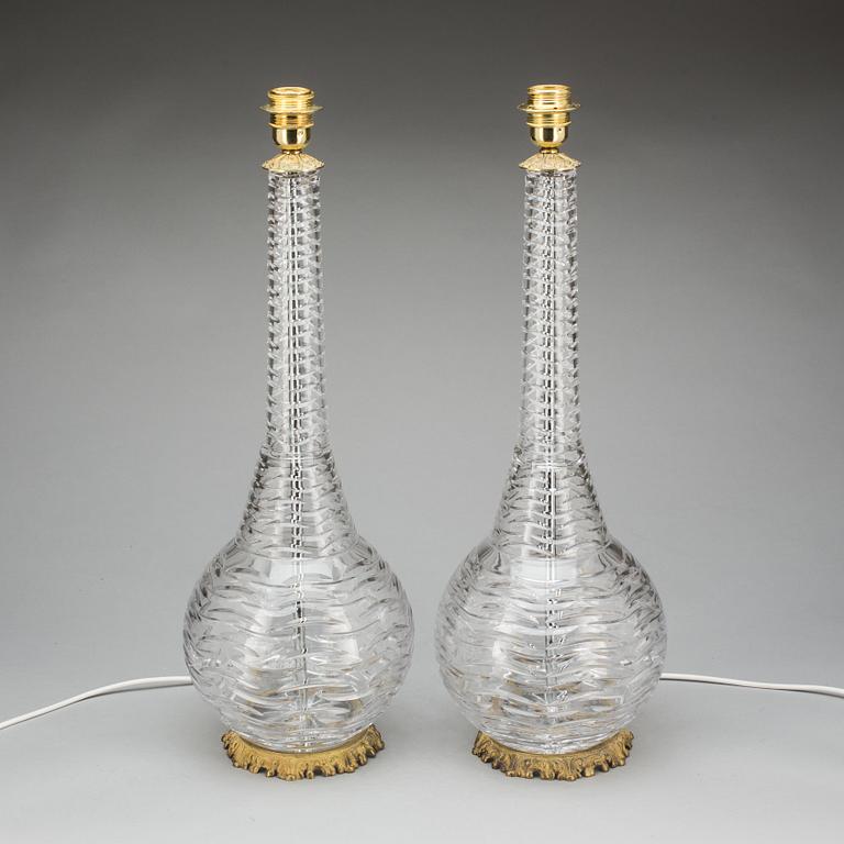 BORDSLAMPOR, ett par, glas. Modern tillverkning.