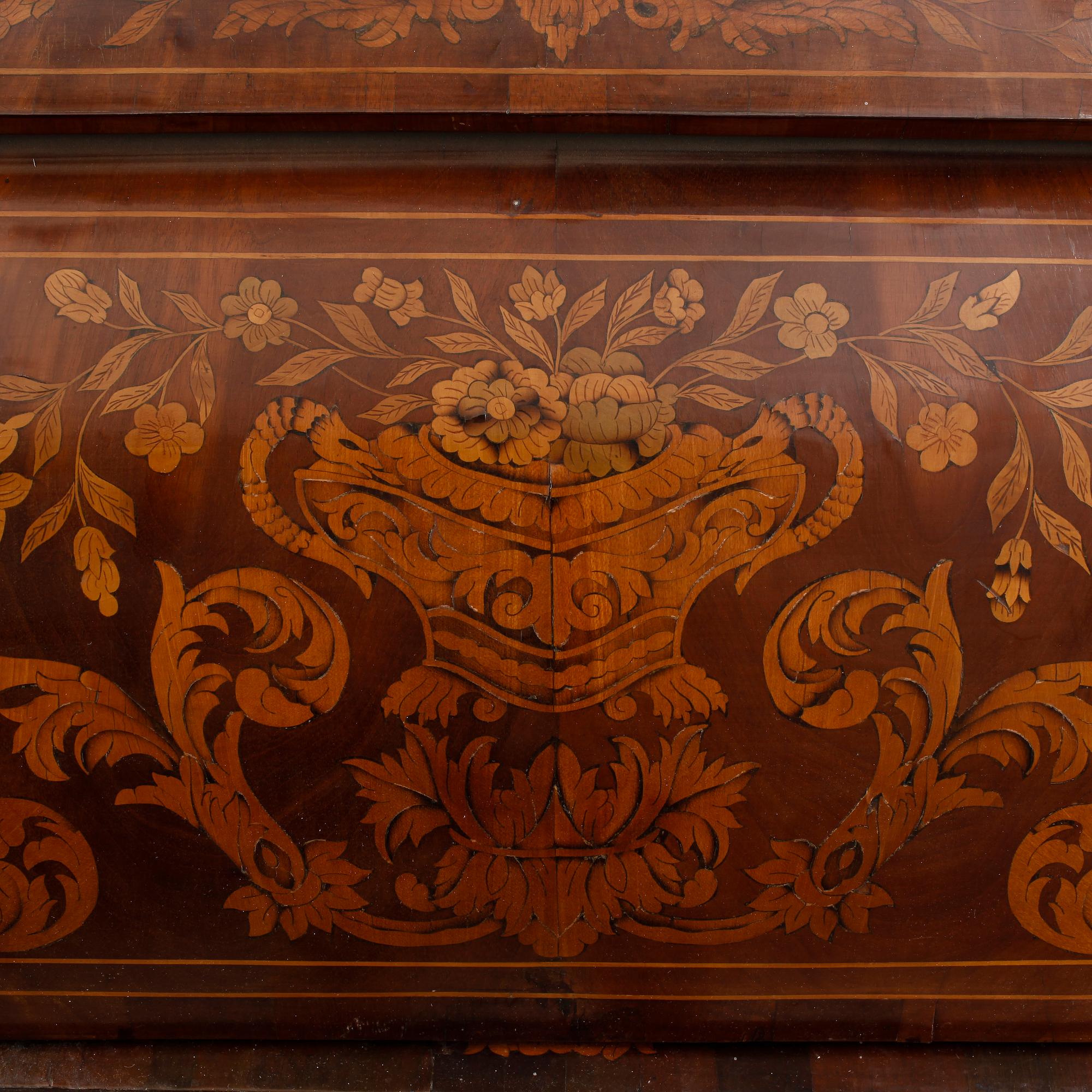 VITRINSKÅP, Barockstil, Holland, sent 1800-tal.