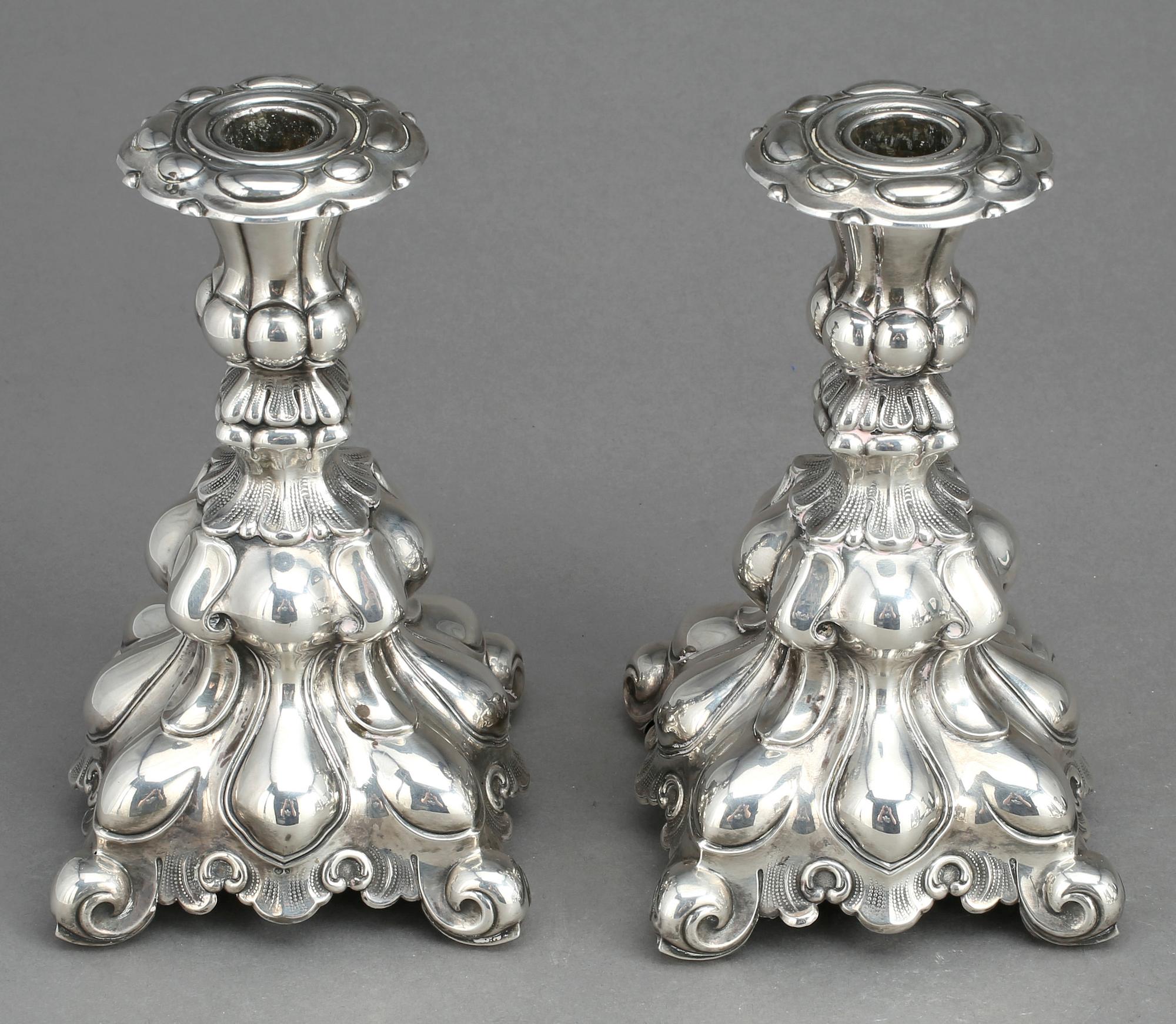 LJUSSTAKAR, ett par, silver, svenska importstämplar, Barockstil, 1900-tal.