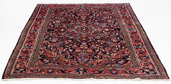 A semi-antique Lilihan carpet, circa 250 x 171 cm.
