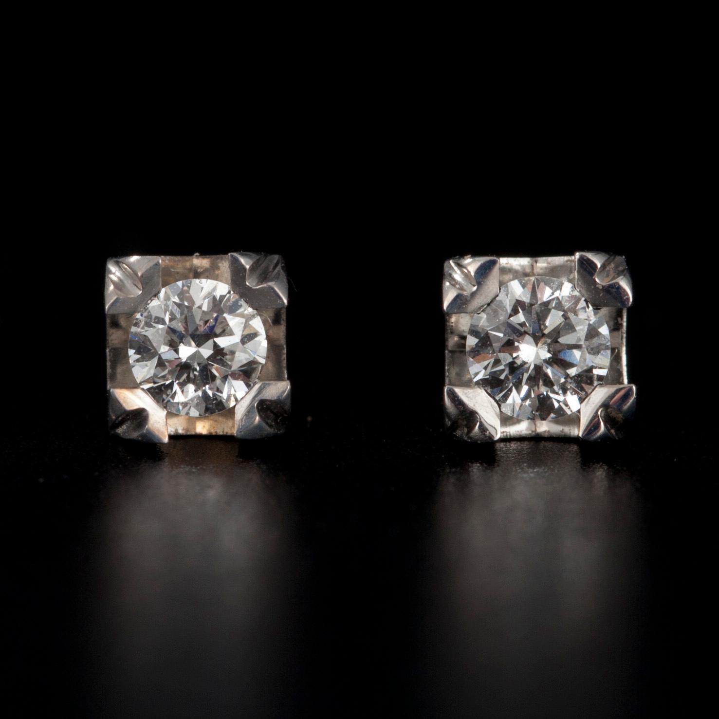 ÖRHÄNGEN, vitguld 14K, diamanter tot. 0,20 ct. Vikt 1,13 g.