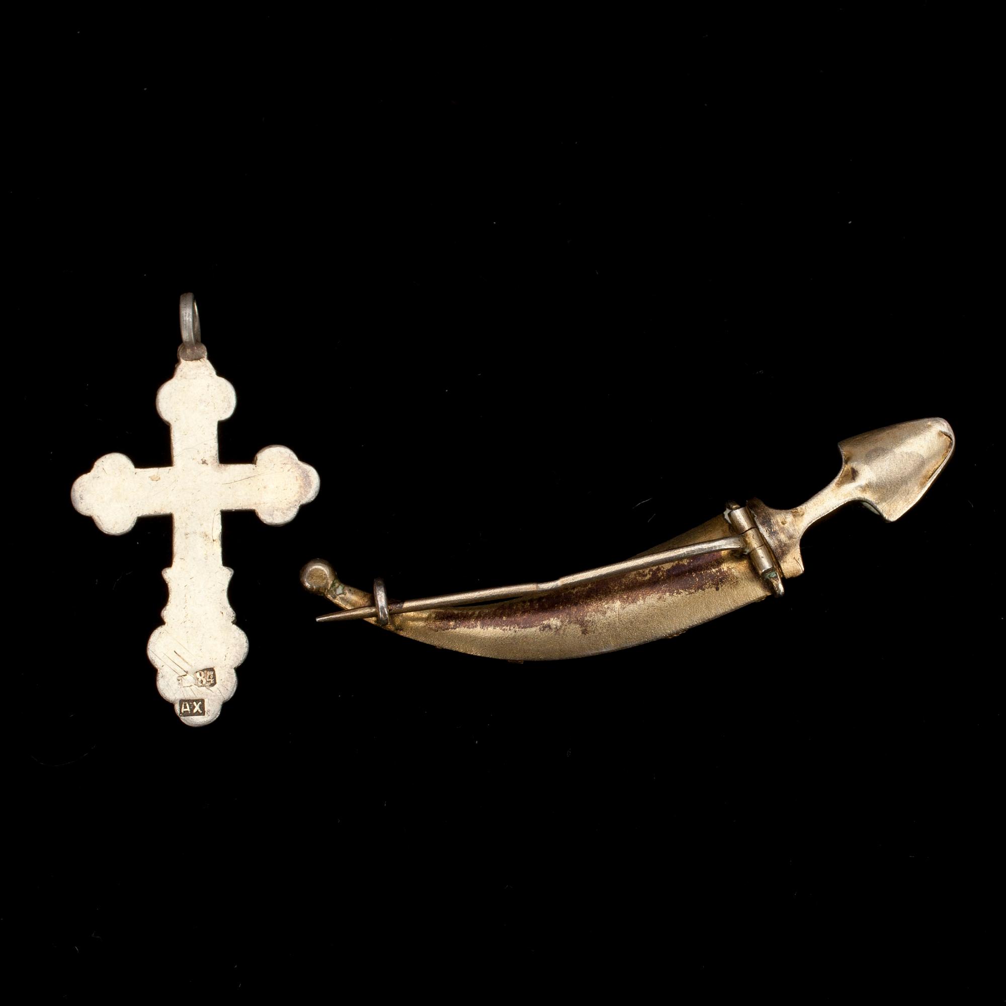 BROSCH samt KORS/HÄNGE, silver och emalj, Ryssland sekelskiftet 1800/1900.