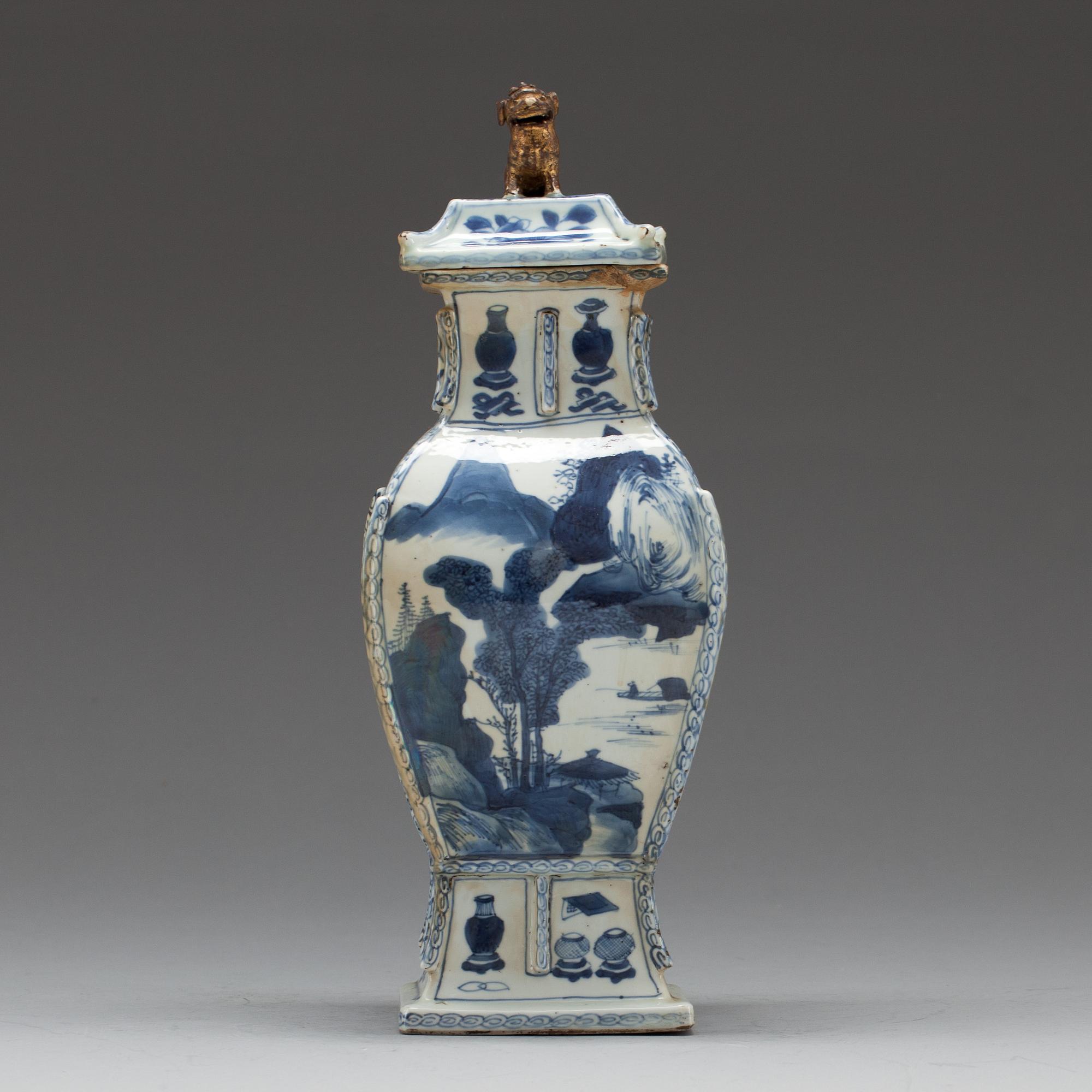 VAS med LOCK, porslin. Qing dynastin, Kangxi (1662-1722).