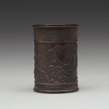 A bronze brush pot, Qing dynasty, circa 1900.