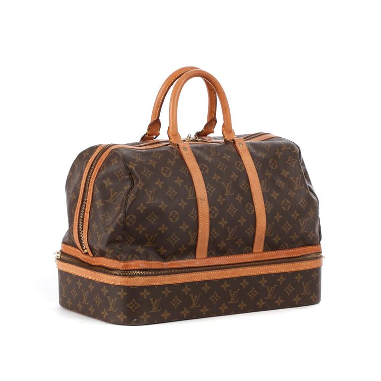 LOUIS VUITTON, a monogram canvas travel bag.