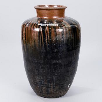 LARGE URN, ceramic, China, late 20th century.