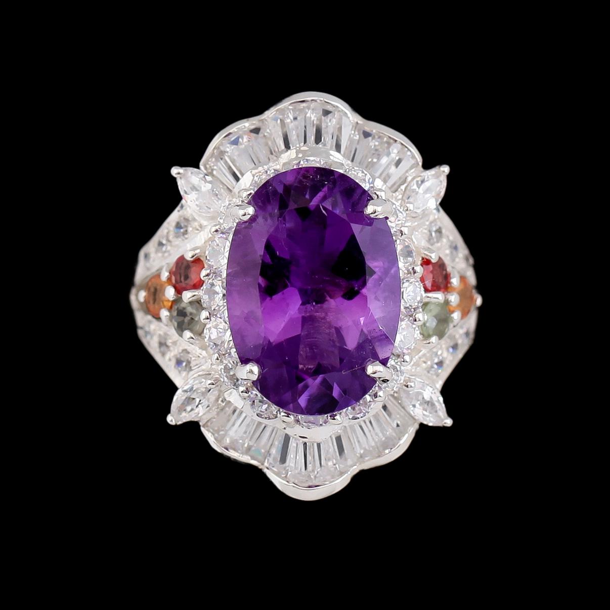RING, sterlingsilver, ametist ca 4.85 ct, olikfärgade safirer tot ca 0.65 ct, vita safirer tot ca 1.00 ct.
