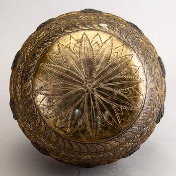 An Indian 20th century urn.