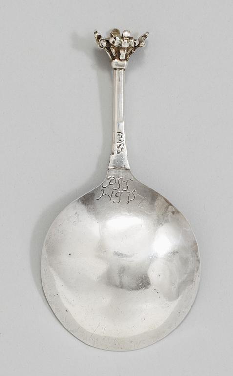 A Swedish late 16th century parcel-gilt spoon, makers mark un known, Vä.