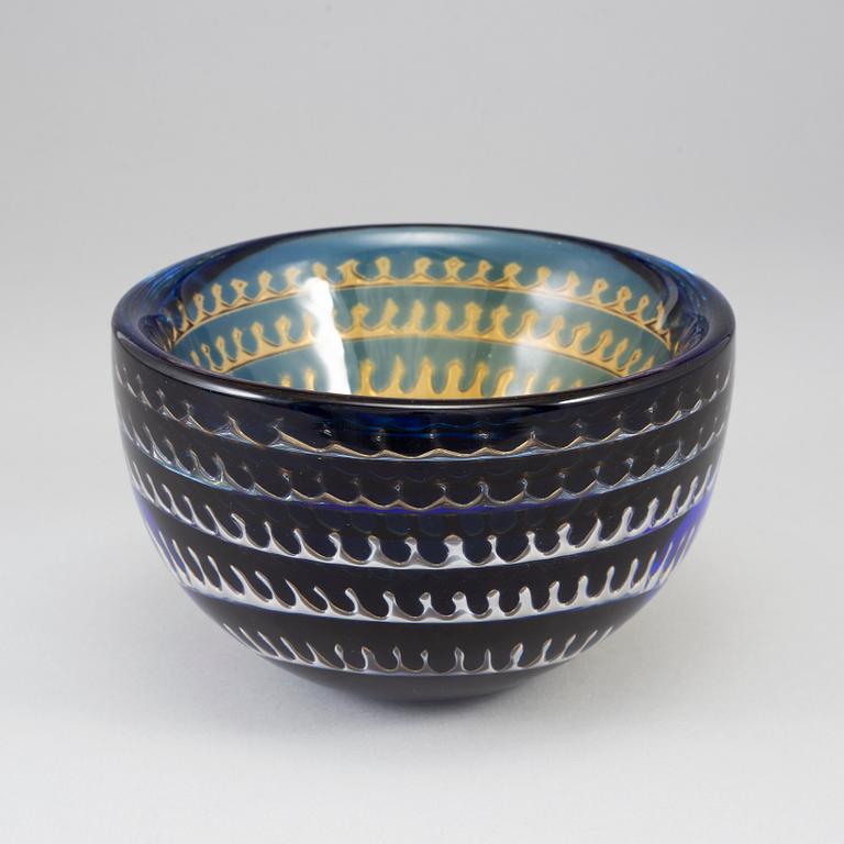 EDVIN ÖHRSTRÖM, an "ariel" glass bowl, Orrefors 1974.