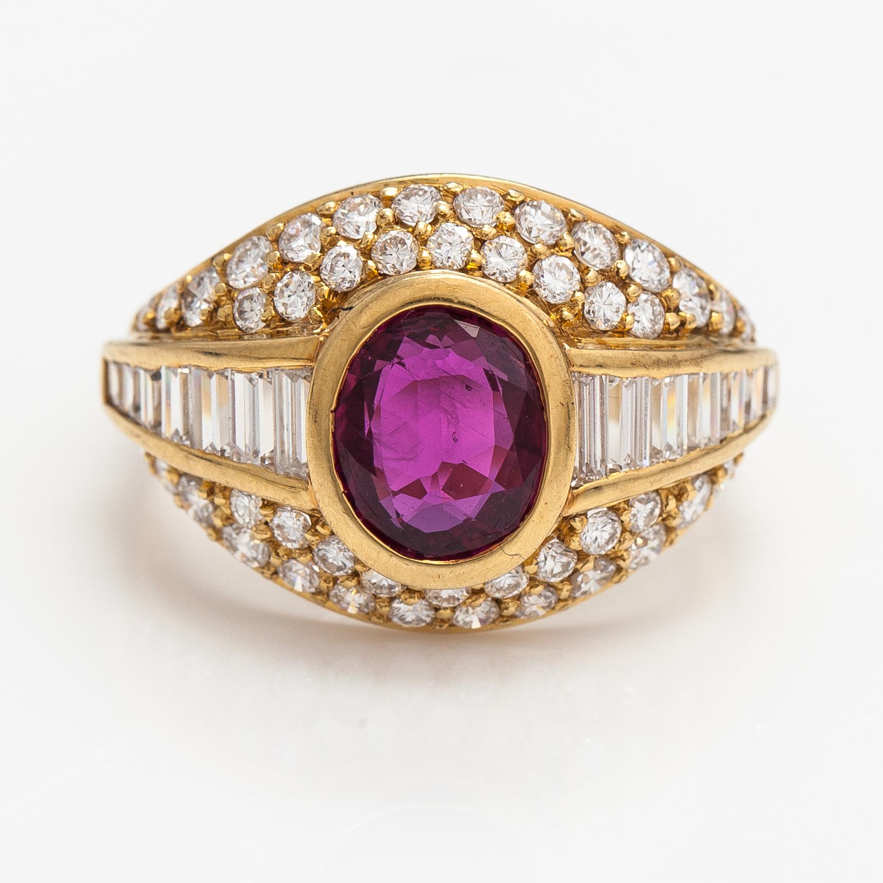 An 18K gold ring with baguette and brilliant cut diamonds and a ruby.