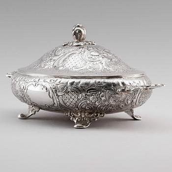 TERRIN, silver, rokokostil, sannolikt Nederländerna, 1800-/1900-tal. Vikt ca 1053 gram.