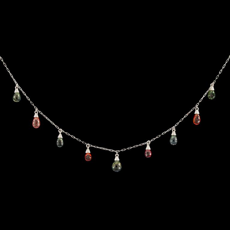 COLLIER, briolettslipade olikfärgade safirer, tot. 7.88 ct.