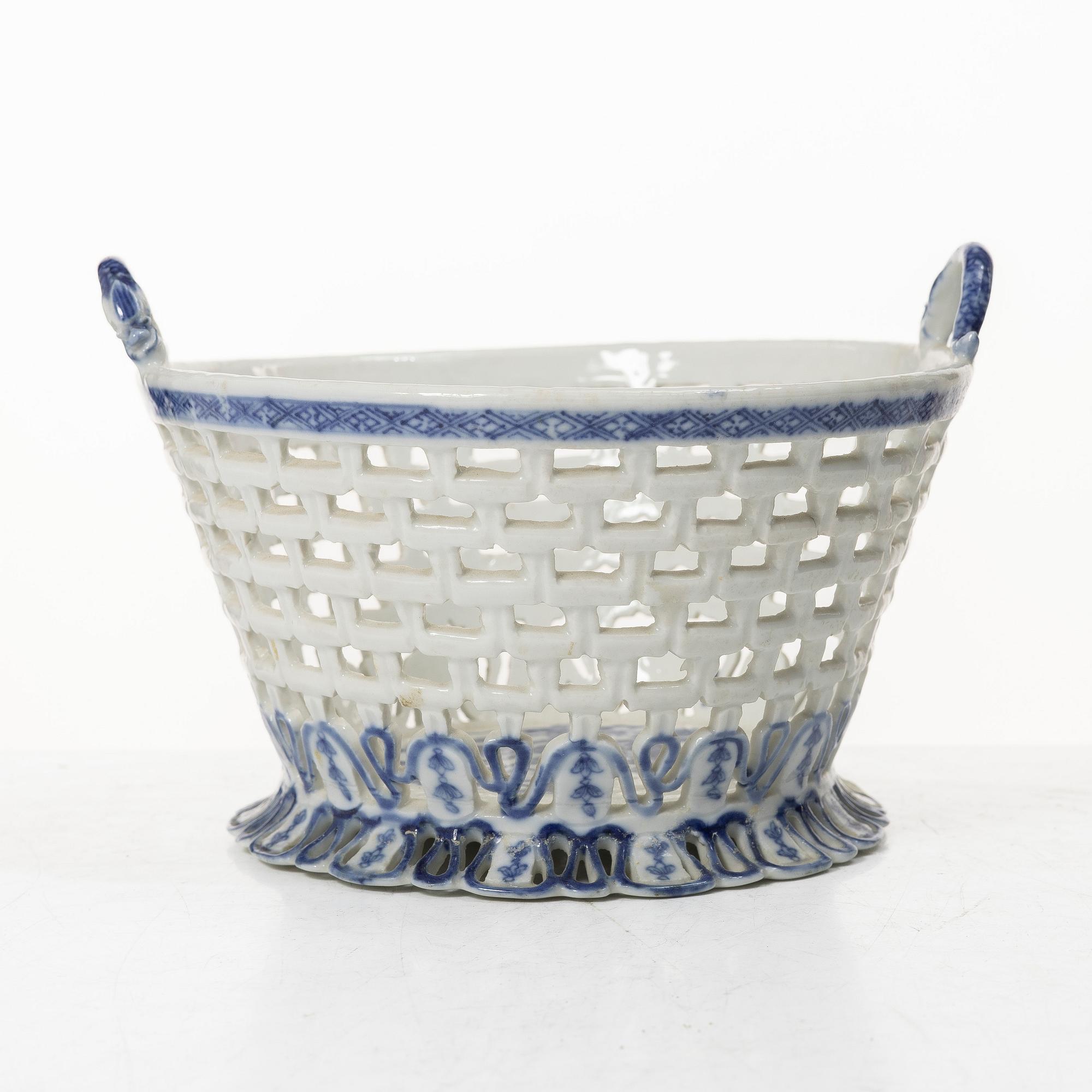 A blue and white chesnut basket, Qing dynasty, 18th century.