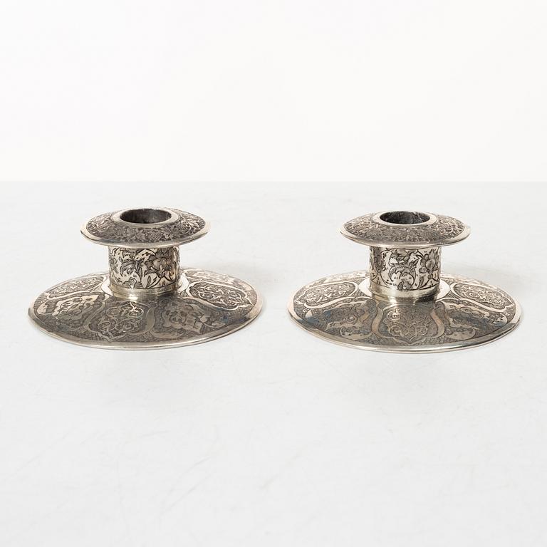 Ljusstakar ett par, silver, persiska, 1900-talets första hälft. Totalvikt 215 gram.