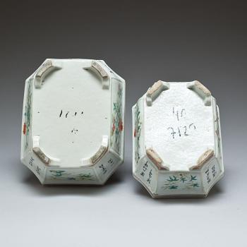 YTTERFODER, 2 st, porslin, Kina 1900-tal.