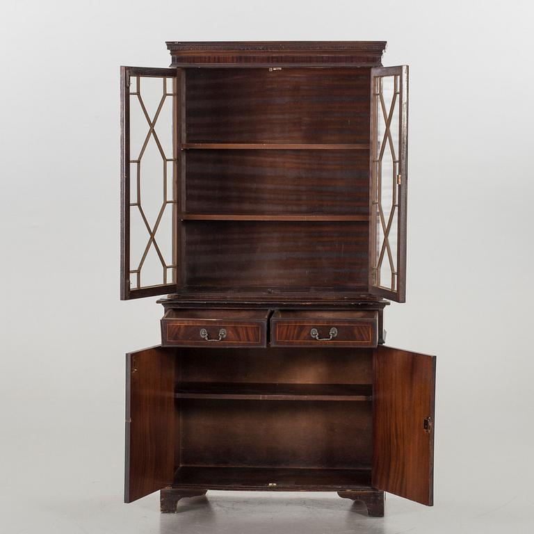 A 20.th century cabinet.