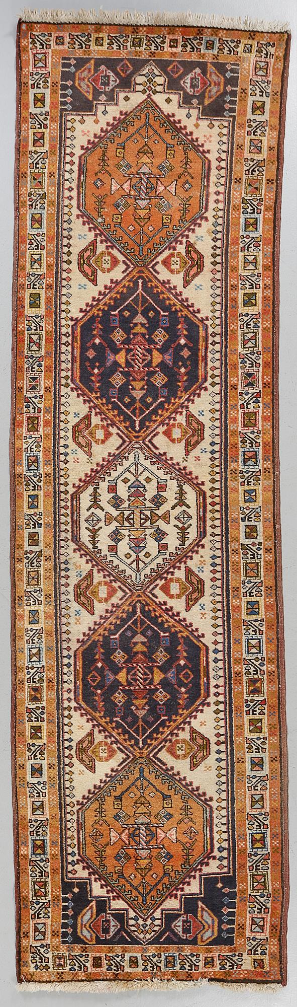 GALLERIMATTA, troligen kaukasisk, old, ca 300 x 72 cm.