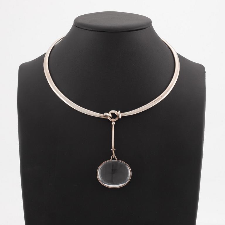 Vivianna Torun Bülow-Hübe, collier silver med bergkristall. Georg Jensen.