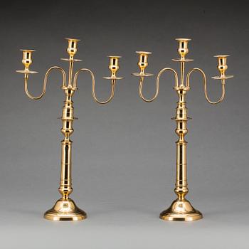 KANDELABRAR, ett par, mässing, Nyköpings mässingsbruk modellnummer N50, 1800-talets senare del.