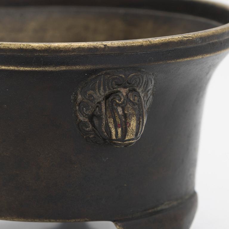 Rökelsekar, patinerad brons, märkt, Japan omkring 1900.