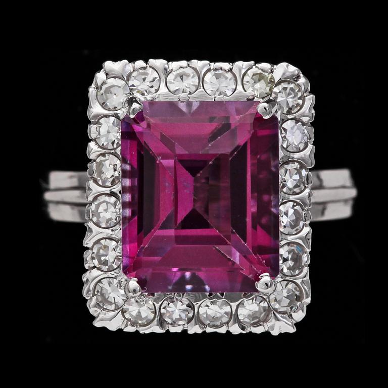 A pink topaz and brilliant cut diamond ring, tot. 0.40 ct.