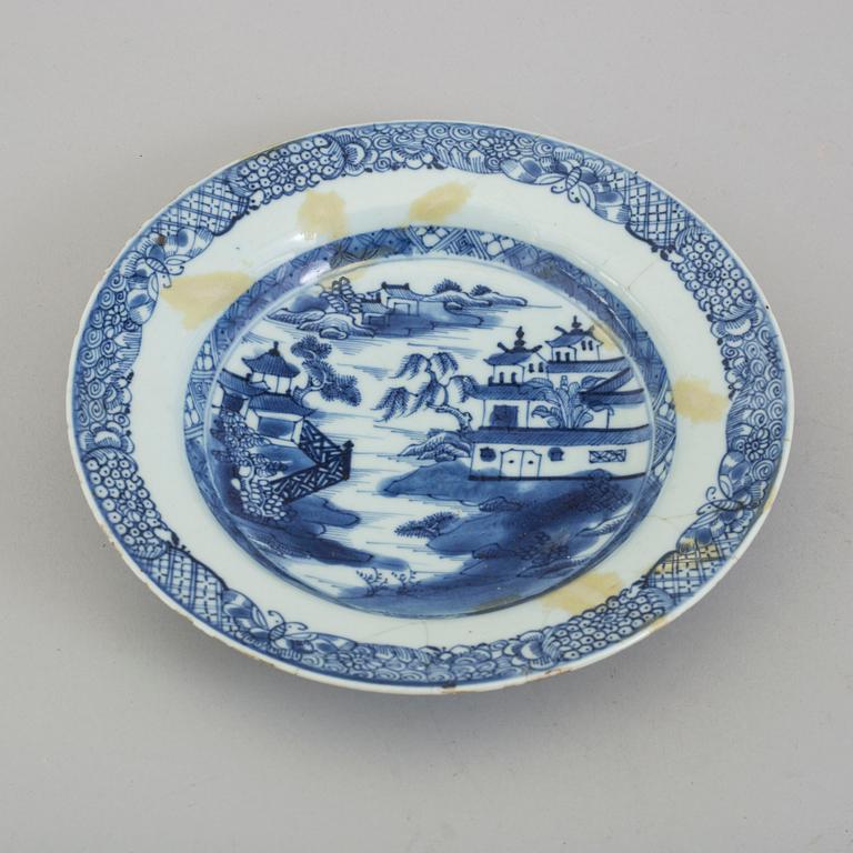 Ten pieces of Chinese export ware porcelain, Qing Dynasty, Qianlong 1736-95.