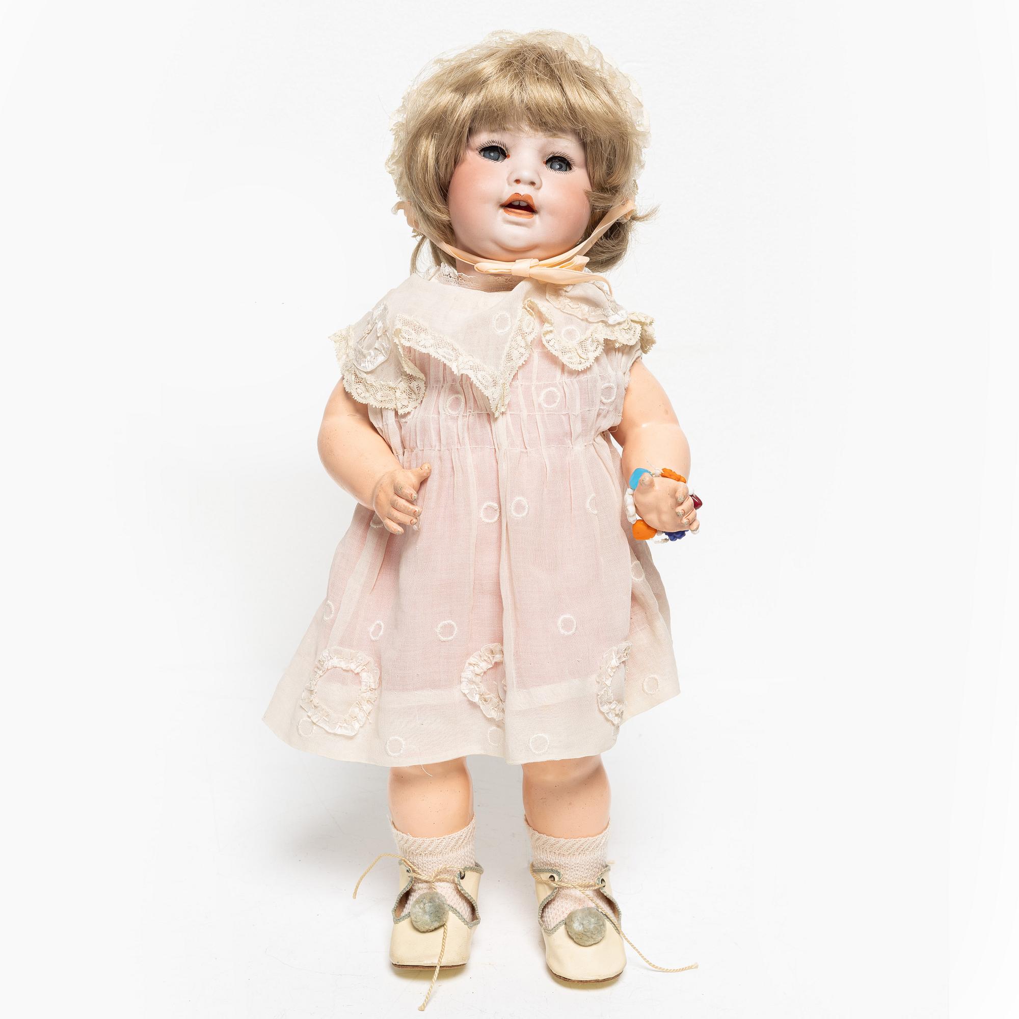 Girl doll, marked 1914, Shoenau & Hoffmeister or Mengersgereuth, Germany, circa 1920s.