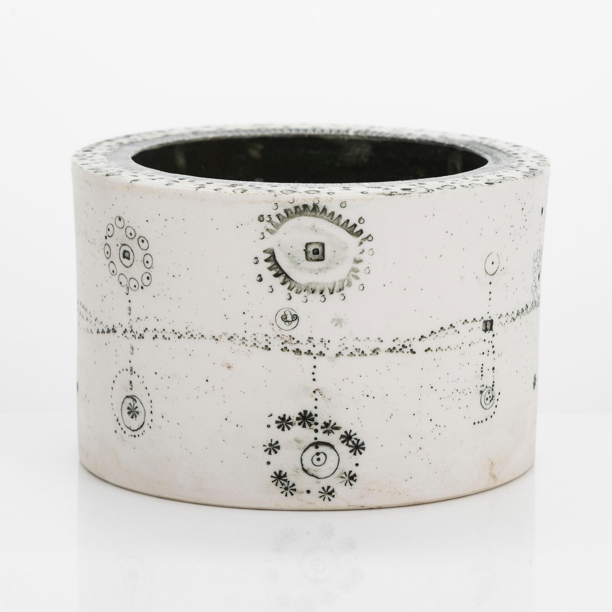 Rut Bryk, a stoneware bowl signed BRYK Arabia. .