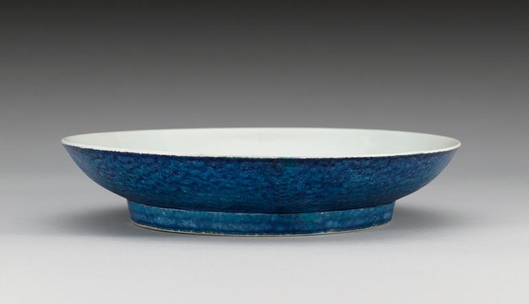 A 'peacock turquoise glazed' dragon dish, Ming dynasty, with Xuande´s six character mark and of the period (1425-1435).