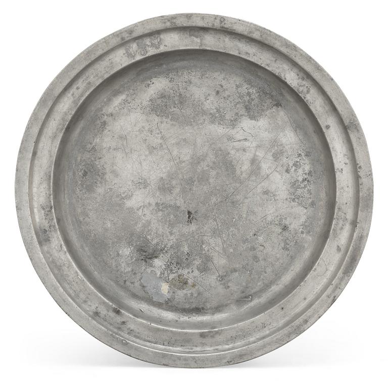 A Swedish pewter dish by L. Björn 1731.