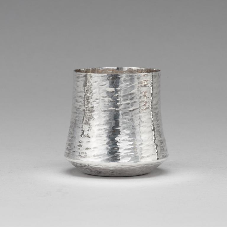 Tapio Wirkkala, kanna med tio bägare och bricka, Kultakeskus, Finland 1975-1979, sterling.