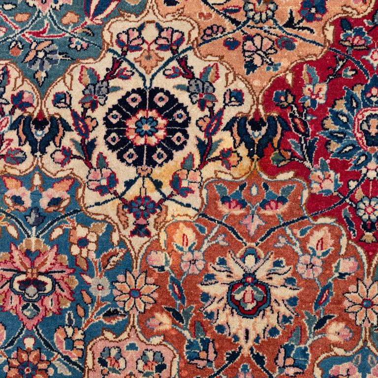 A semi-antique Kerman carpet, of Safavid 'vase' design, ca 484 x 291 cm.