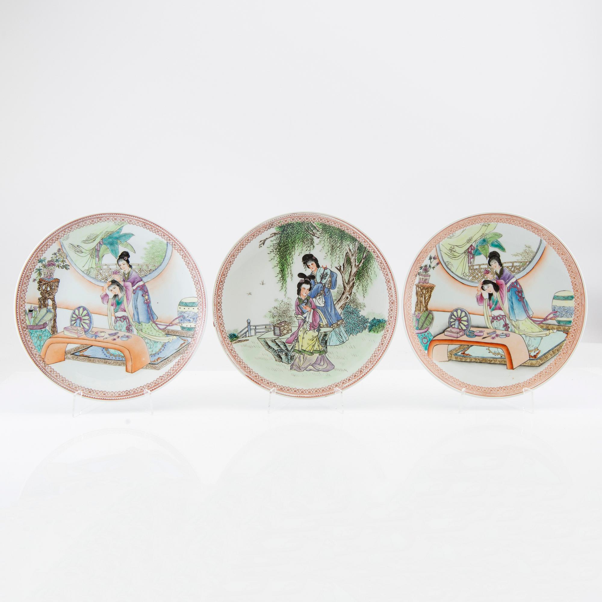 A set of three Chinese plates, late 20th century.