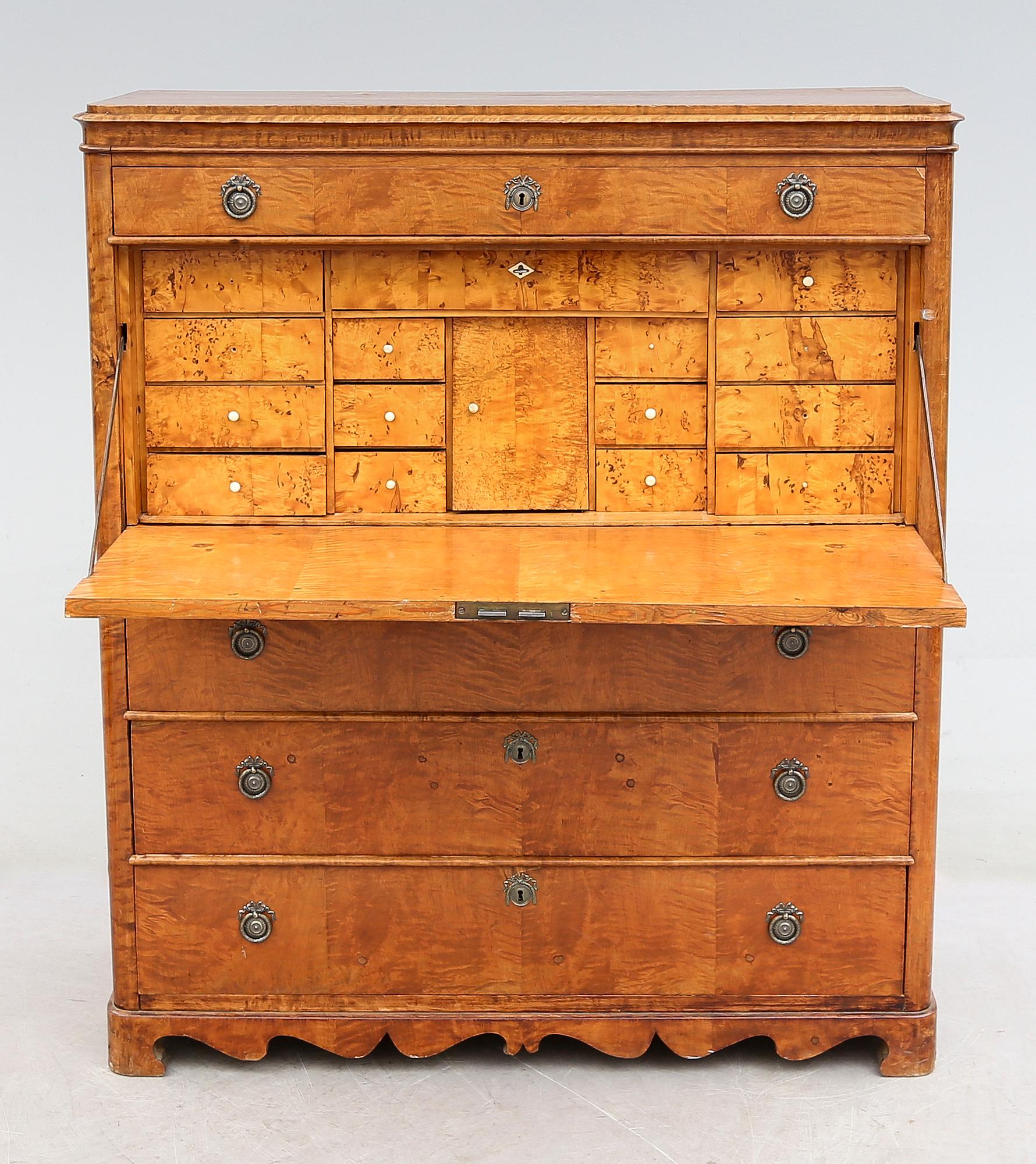CHIFFONJÉ, 1800-talets mitt.