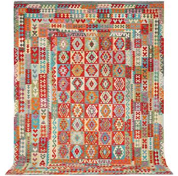A Kilim carpet, c. 371 x 272 cm.