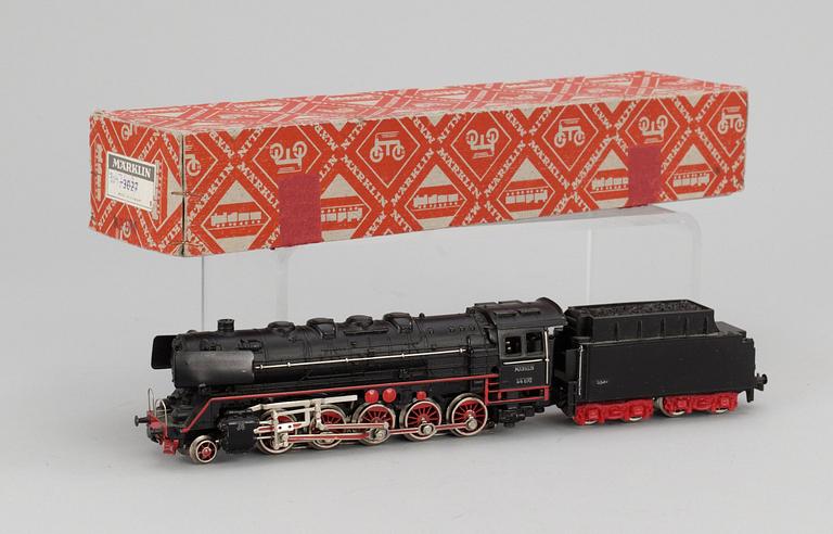 MÄRKLIN ÅNGLOK MED TENDER 3027,