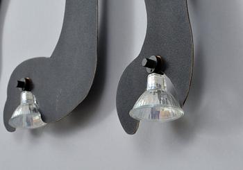 LAMPOR, ett par, "Bläckfisk", design Antti Eklund, svartmålad aluminium sandwich.