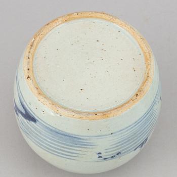 Two blue and white jars with cover, Qing dynasty, 19th Century.