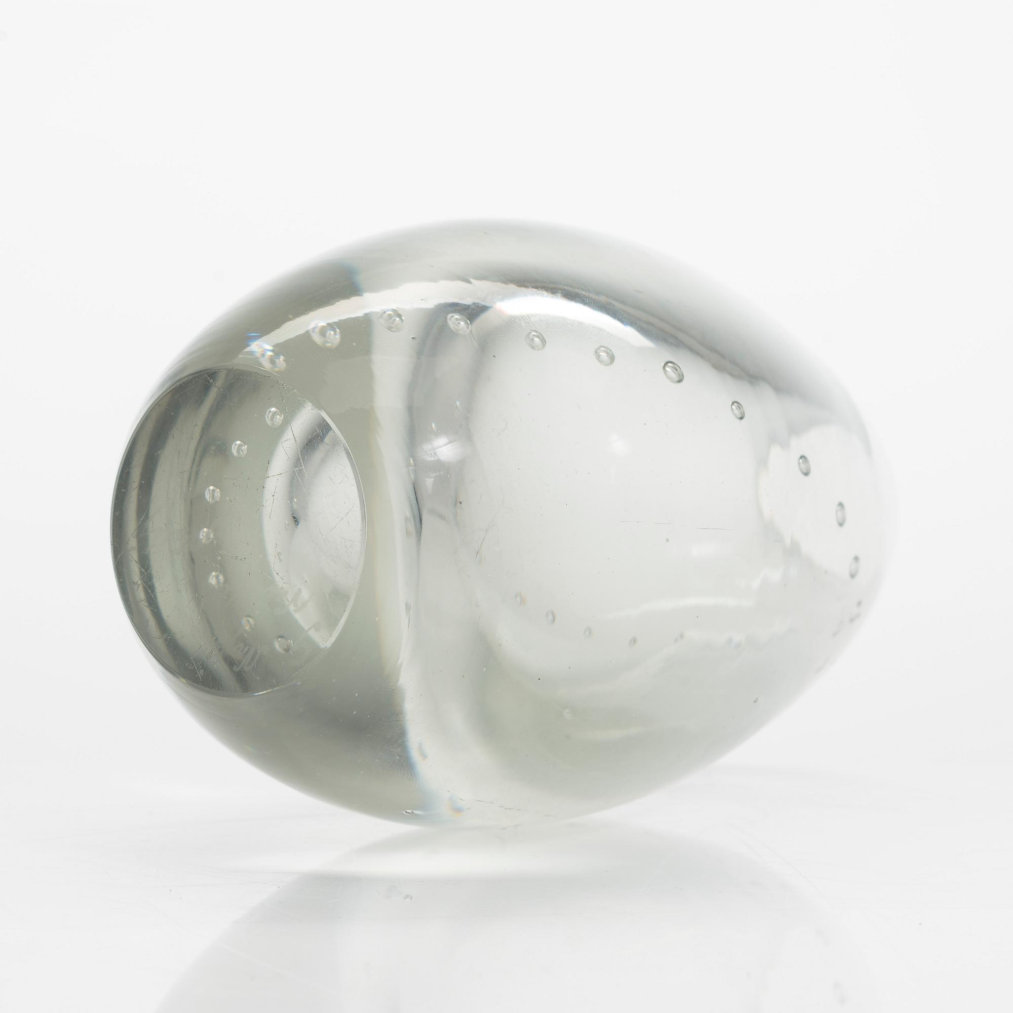 Gunnel Nyman, A 'String of Pearls' vase, signed G. Nyman Nuutajärvi Notsjö.