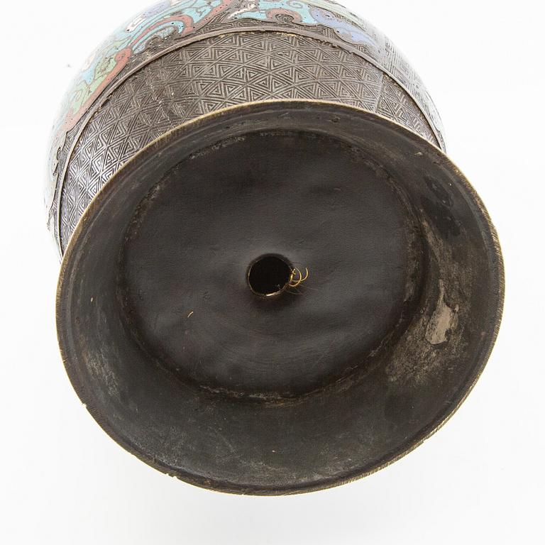 Vase Japan late Meiji (1868-1912) bronze and champlevé.