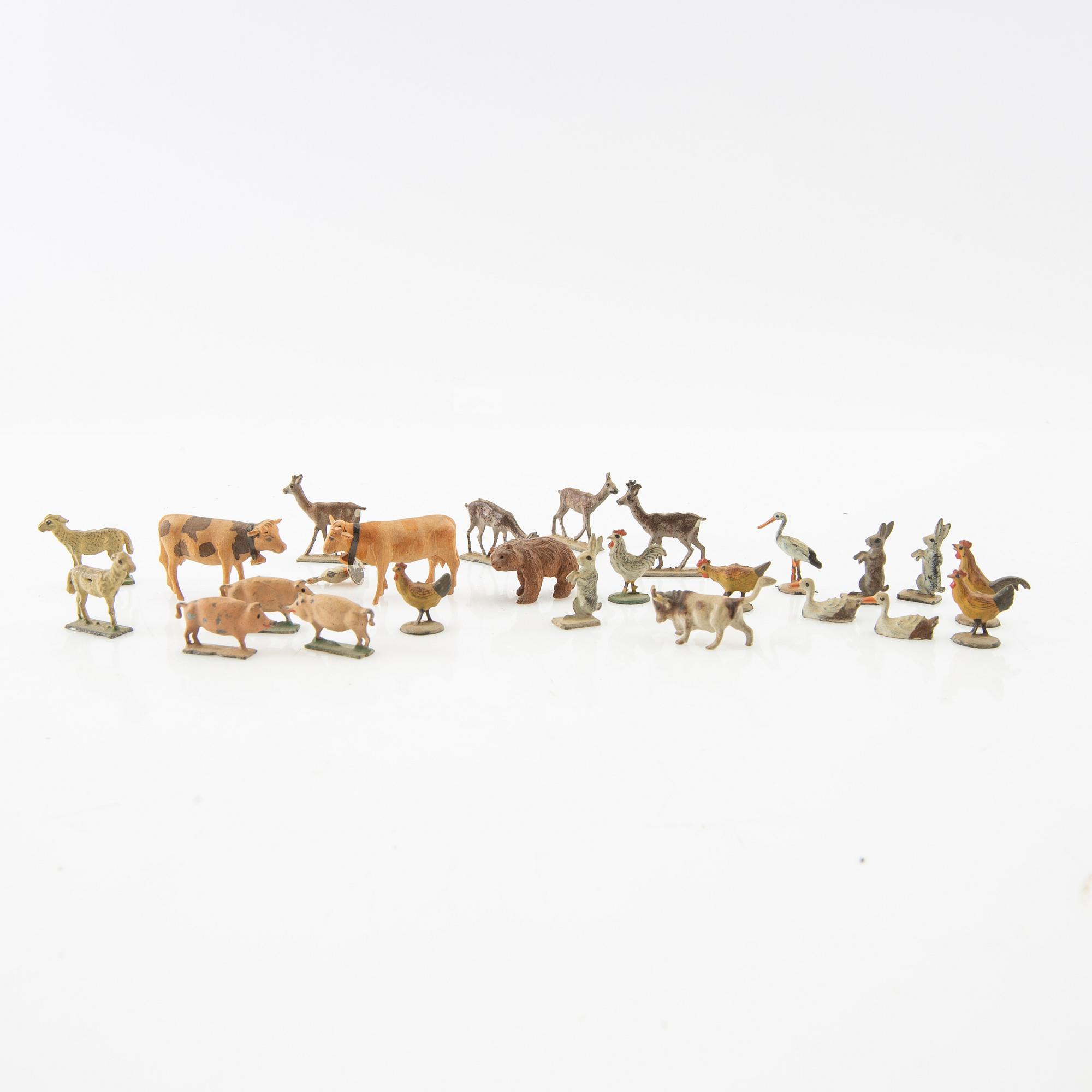 Miniature animals, approximately 28 pieces, circa 1900.