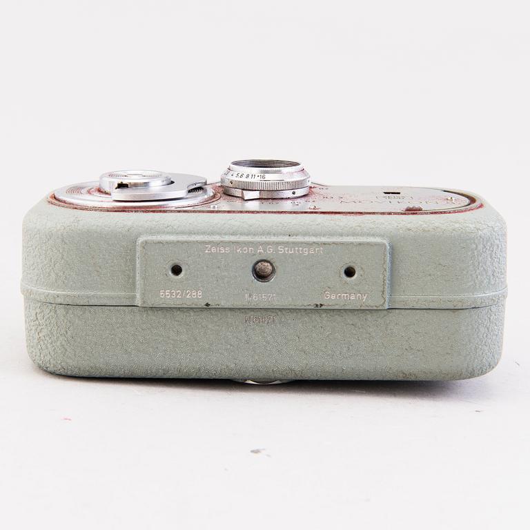 Set of five cameras, with accessories, 1920-50-tal.