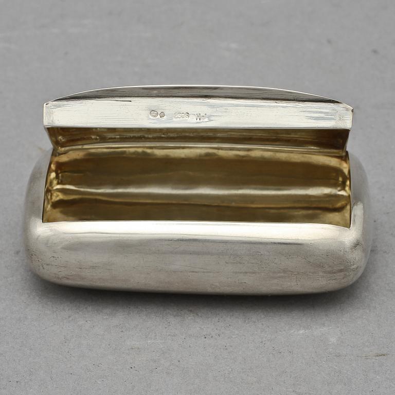 DOSA, silver, bär imporstämplar, 1900-talets första kvartal. Vikt 50g.