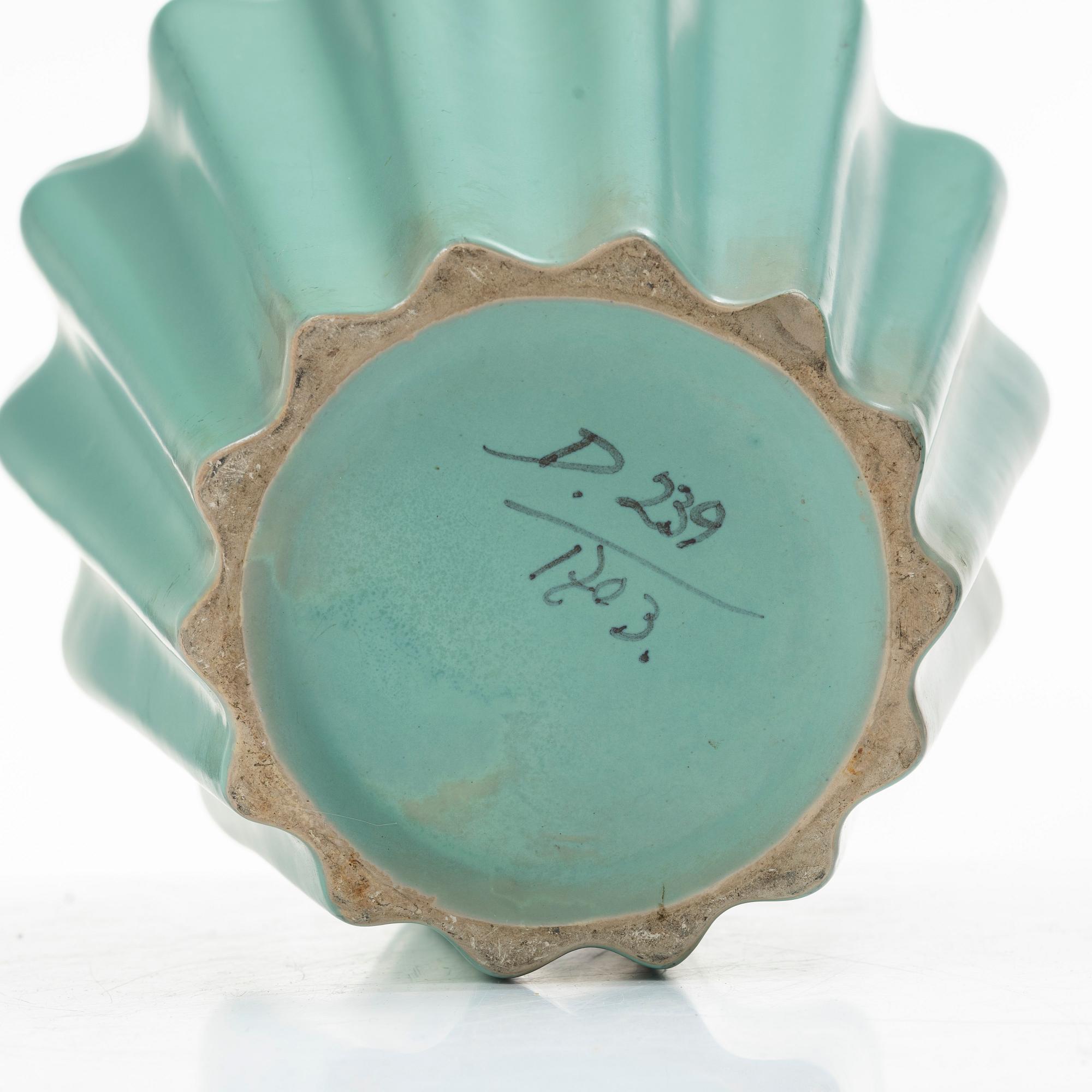 Ewald Dahlskog, A vase, Bo Fajans, 1940s.
