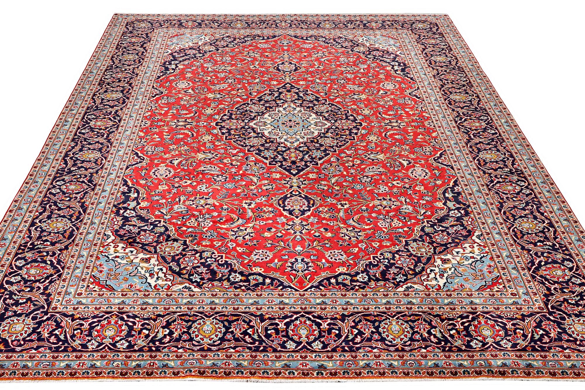 A Kashan carpet, c. 401 x 292 cm.