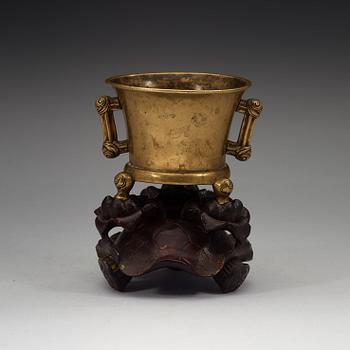 RÖKELSEKAR, kopparlegering. Qingdynastin, troligen 1700-tal med Xuandes sex karaktärers märke.