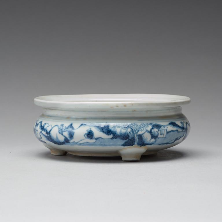A blue and white censer, Qing dynasty (1644-1912).