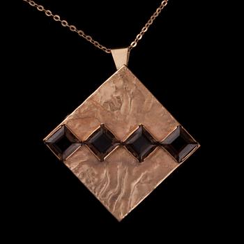 HÄNGE / BROSCH, 14K guld och rökkvarts. Vikt ca 5,9 g.
