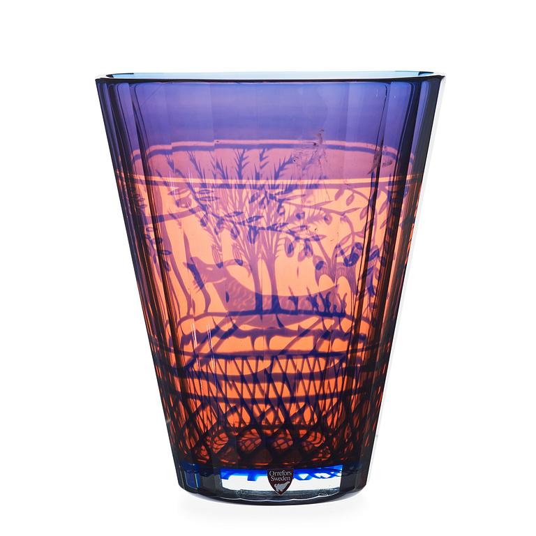 Gunnar Cyrén, a 'graal' glass vase 'Arkadien III', Orrefors 1988.